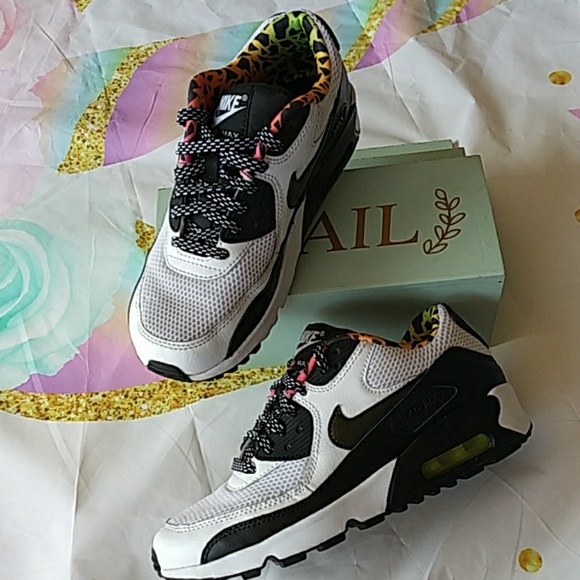 Nike Shoes - NIKE AIR MAX
